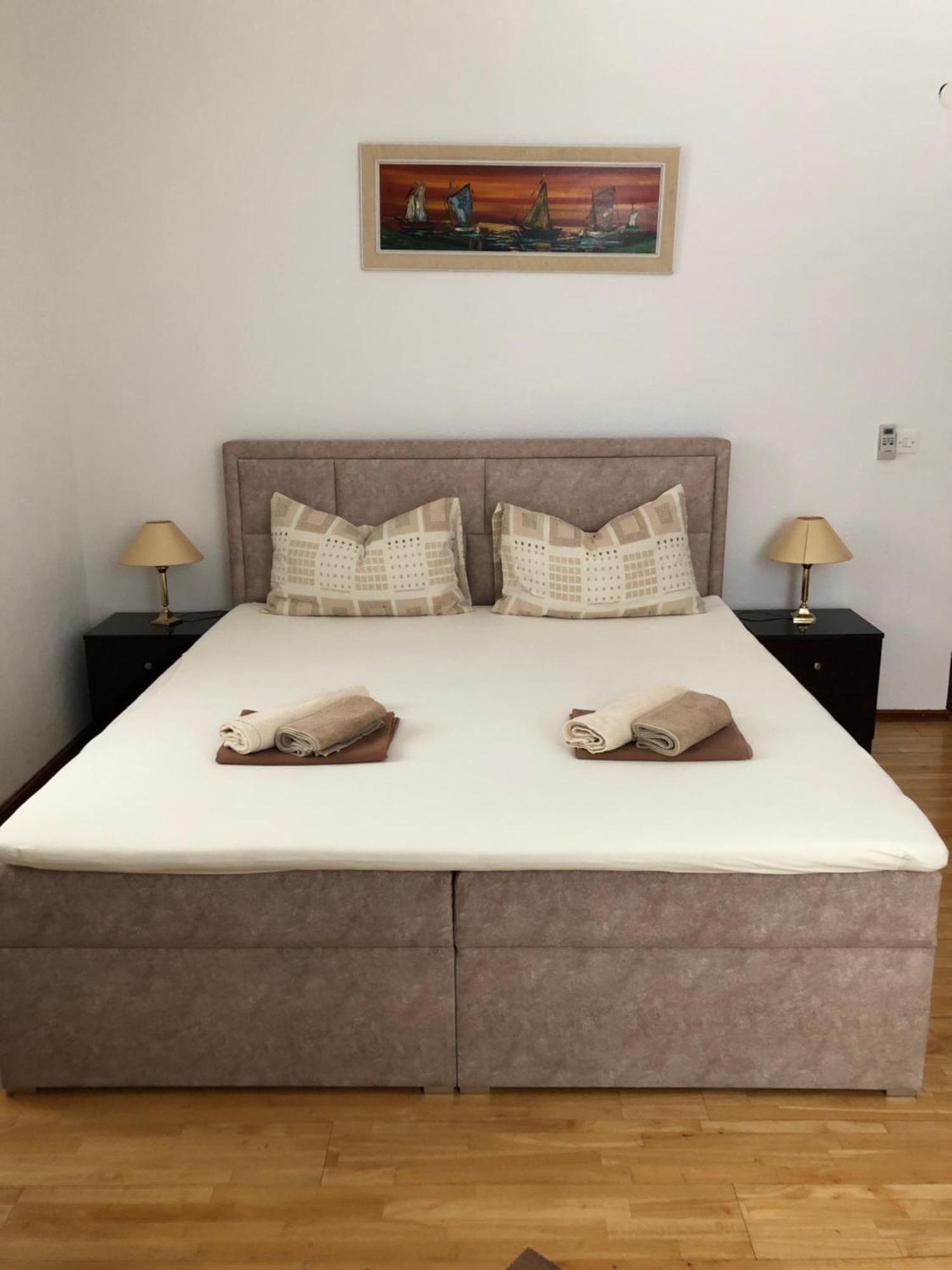 Villa Berlin Bol Exteriör bild